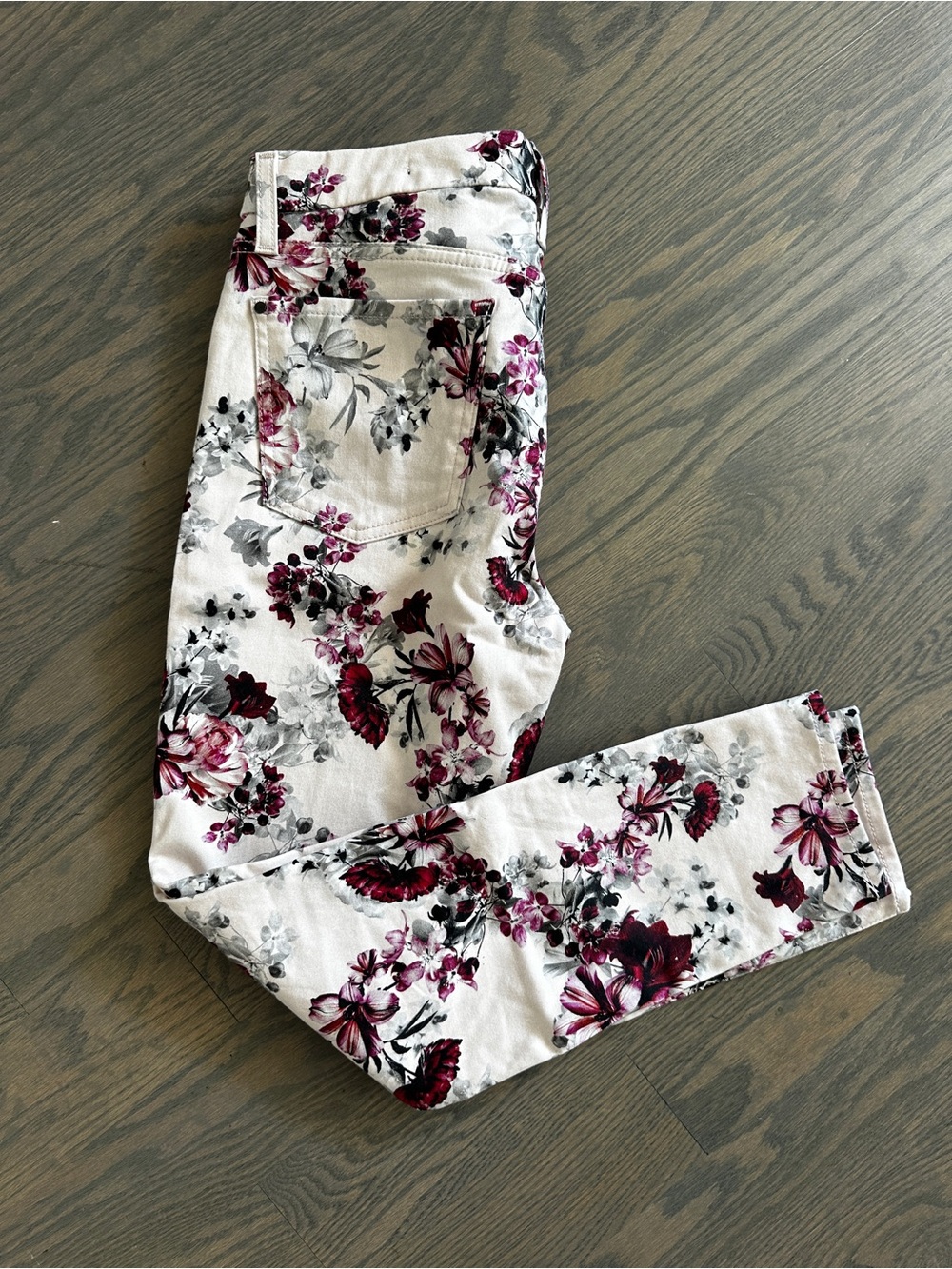 7 For All Mankind / Jen 7 - Pale Pink Skinny Jeans with Floral Print - size 6